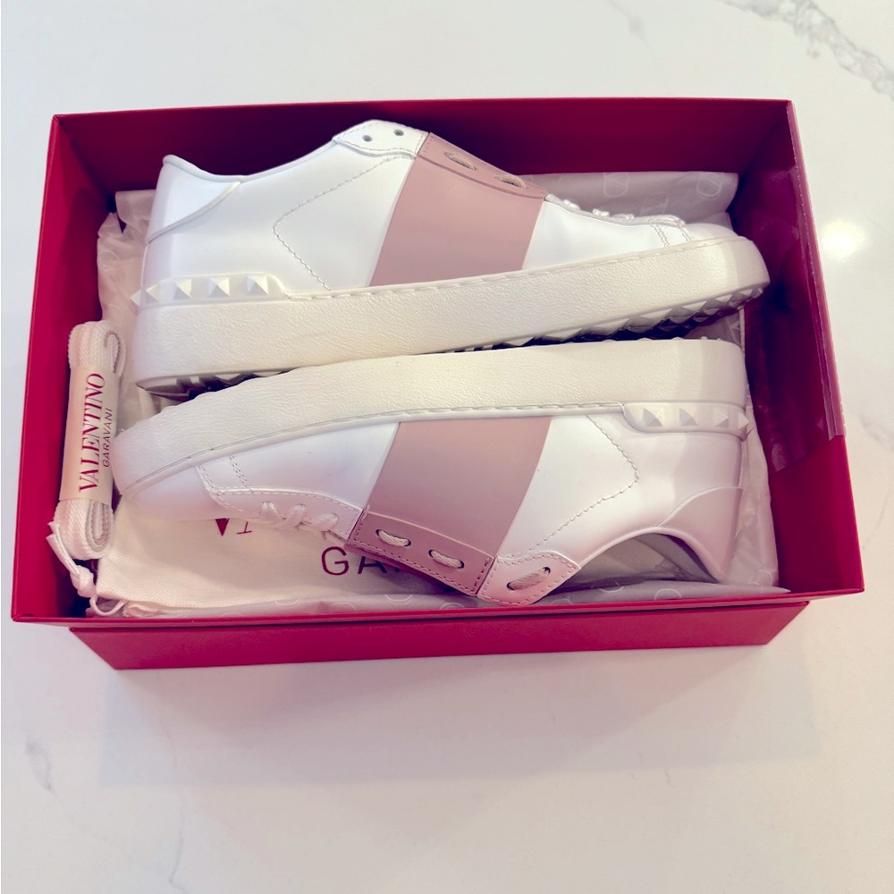 VALENTINO GARAVANI PINK/WHITE OPEN CALFSKIN LEATHER SNEAKER WITH ROCK STUDS